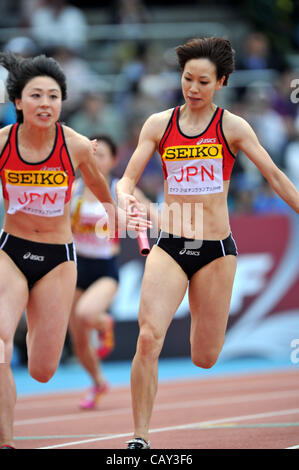 (L a R) Ichikawa Kana (JPN), Chisato Fukushima (JPN), può 6,2012 - Atletica leggera : Seiko Golden Grand Prix in Kawasaki, IAAF World Challenge incontri ,donna 4100m relè finale allo stadio Todoroki, Kanagawa, Giappone. (Foto di Giu Tsukida/AFLO SPORT) [0003] Foto Stock