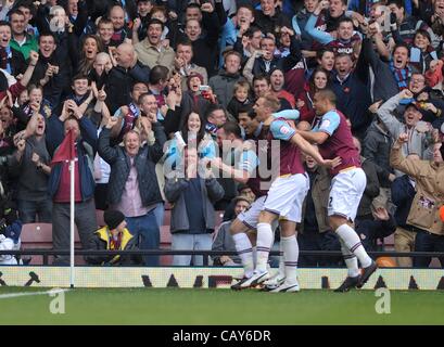 07.05.2012 Londra, Inghilterra. West Ham United v Cardiff City. Kevin Nolan (capitano) celebra il suo obiettivo per il West Ham in azione durante il campionato NPower Play-Off semifinali seconda gamba ha giocato al Boleyn Ground, Upton Park. West Ham ha vinto 3-0 nella notte e 5-0 sull'aggregato per passare alla successiva roun Foto Stock