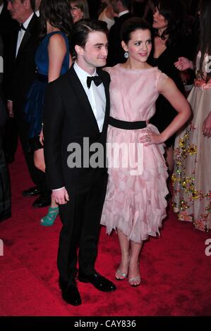 Daniel Radcliffe, ospite presso gli arrivi per Schiaparelli e Prada: Impossibile conversazioni - Metropolitan Museum of Art di costume 2012 Istituto beneficio di Gala - Parte 4, Metropolitan Museum of Art di New York, NY, 7 maggio 2012. Foto di: Gregorio T. Binuya/Everett Collection Foto Stock