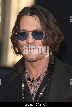 JOHNNY DEPP ombre scure.LOS ANGELES PREMIERE HOLLYWOOD Los Angeles California USA 07 Maggio 2012 Foto Stock