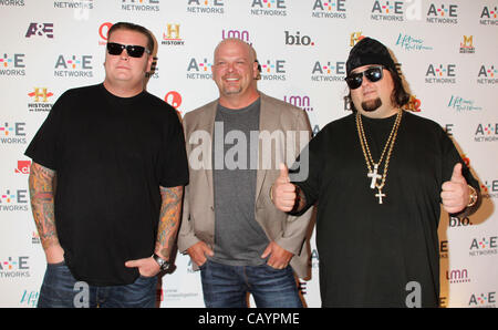 9 maggio 2012 - New York New York, Stati Uniti - La realtà personalità COREY HARRISON, RICK HARRISON e Austin 'CHUMLEE' RUSSELL PARTECIPARE A+E RETI Upfront 2012 tenutasi al Lincoln Center. (Credito Immagine: © Nancy Kaszerman/ZUMAPRESS.com) Foto Stock