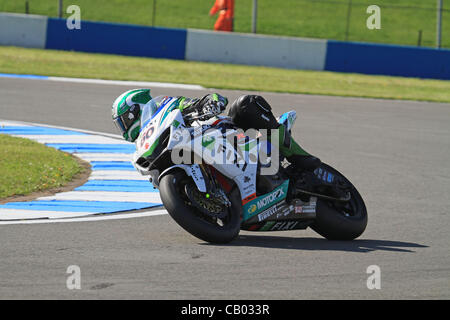 Regno Unito. 12.05.2012. Donington Park, in Inghilterra. Peter Hickman corse Suzuki GSX-R1000 per FIXI Crescent Suzuki nel Campionato Mondiale Superbike Donington Park SUPERBIKE 2010 qualifica Foto Stock