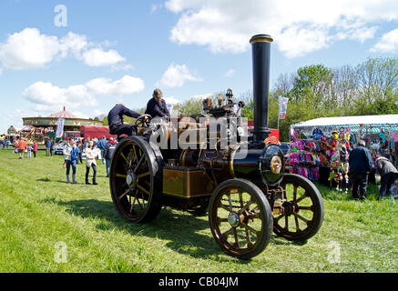 Motori a vapore sul display per vedere a tutti presso il mulino stotfold vapore e fiera di paese mostrano Foto Stock