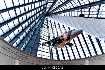 14 maggio 2012 - Triangolo, VA, Stati Uniti d'America - si innalza la lobby del Museo Nazionale del Marine Corps. Aperto dal 2006, il museo, attualmente dotato di 120.000 piedi quadrati di spazio Gallery, è 36 miglia a sud di Washington D.C. adiacente al Marine Corps base a Quantico. Foto Stock
