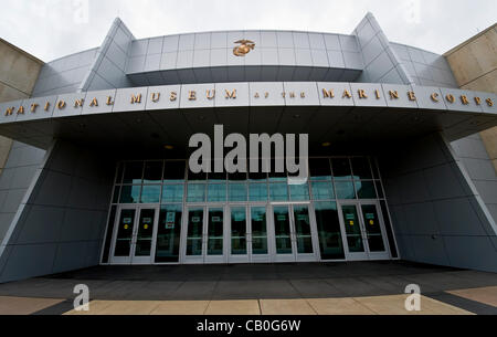 14 maggio 2012 - Triangolo, VA, Stati Uniti d'America - l'ingresso anteriore per il Museo Nazionale del Marine Corps. Aperto dal 2006, il museo, attualmente dotato di 120.000 piedi quadrati di spazio Gallery, è 36 miglia a sud di Washington D.C. adiacente al Marine Corps base a Quantico. Foto Stock