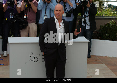 CANNES, Francia - 16 Maggio: attore Bruce Willis assiste il 'Moonrise unito". Foto Stock