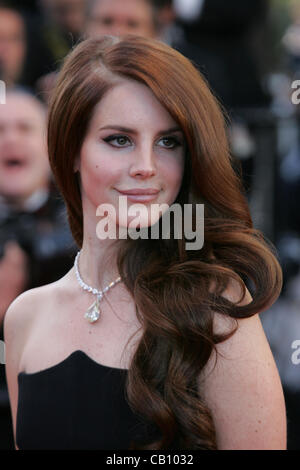 Lana Del Rey arriva per il sorgere della Luna unito premiere durante il sessantacinquesimo annuale di Cannes Film Festival presso il Palais des Festivals. Foto Stock