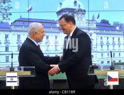 Primo ministro ceco e il suo omologo Izraelian Benjamin Netanjahu durante la visita ufficiale a Praga, 17 maggio, Repubblica Ceca. (CTK foto/Vit Simanek) Foto Stock