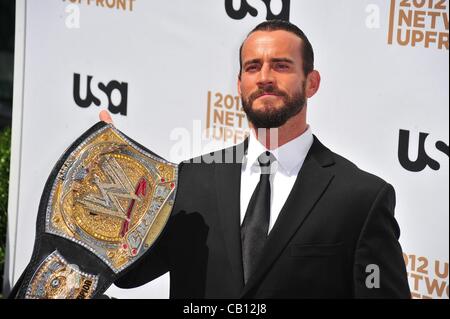 CM Punk presso gli arrivi per USA Network 2012 iniziali per il caso, Alice Tully Hall presso il Lincoln Center di New York, NY, 17 maggio 2012. Foto di: Gregorio T. Binuya/Everett Collection Foto Stock