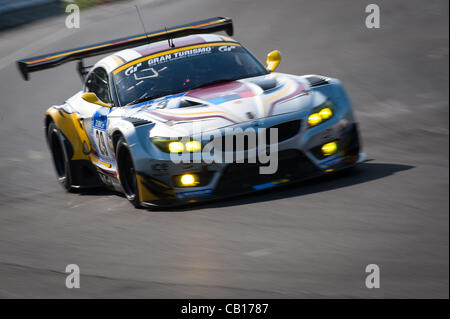 Bas Leinders (BEL) / Markus Palttala (BEL) / Maxime Martin (BEL) guida la #29 SP9-GT3 Marc VDS Racing Team BMW Z4 GT3 durante le qualifiche per il Nurburgring 24 ore di gara nei pressi di Nurburg, Germania il 18 maggio 2012. Foto: Matt Jacques Foto Stock