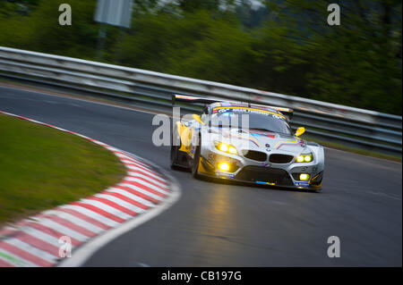 Bas Leinders (BEL) / Markus Palttala (BEL) / Maxime Martin (BEL) guida la #29 SP9-GT3 Marc VDS Racing Team BMW Z4 GT3 durante la finale Top 40 Qualifica per il Nurburgring 24 ore di gara nei pressi di Nurburg, Germania il 18 maggio 2012. Foto: Matt Jacques Foto Stock