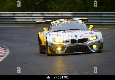 Bas Leinders (BEL) / Markus Palttala (BEL) / Maxime Martin (BEL) guida la #29 SP9-GT3 Marc VDS Racing Team BMW Z4 GT3 durante la finale Top 40 Qualifica per il Nurburgring 24 ore di gara nei pressi di Nurburg, Germania il 18 maggio 2012. Foto: Matt Jacques Foto Stock