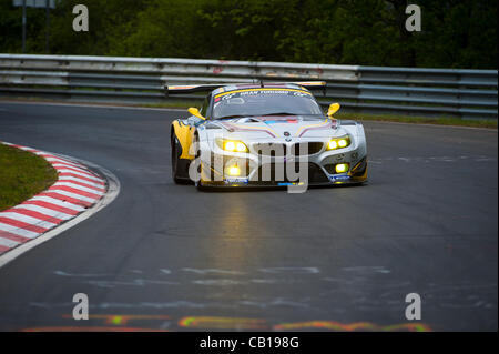 Bas Leinders (BEL) / Markus Palttala (BEL) / Maxime Martin (BEL) guida la #29 SP9-GT3 Marc VDS Racing Team BMW Z4 GT3 durante la finale Top 40 Qualifica per il Nurburgring 24 ore di gara nei pressi di Nurburg, Germania il 18 maggio 2012. Foto: Matt Jacques Foto Stock