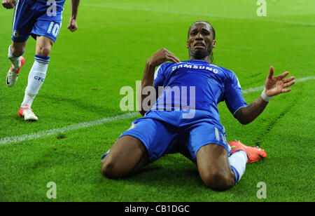 19.05.2012. Monaco di Baviera, Germania. Del Chelsea Didier Drogba festeggia dopo aver segnato il gol per 1-1 durante la UEFA Champions League Soccer finale tra FC Bayern Monaco e FC Chelsea al calcio Arena Monaco di Baviera A Monaco di Baviera, Germania, il 19 maggio 2012. Foto Stock