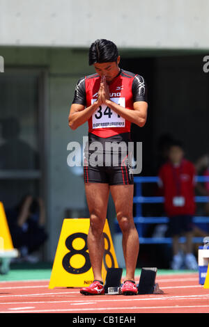 Shingo Suetsugu, 19 maggio 2012 - Atletica : La cinquantaquattresima Oriente Giappone industriale campionato atletica Uomini 100m a Kumagaya Sport Cultura Park Athletics Stadium, Saitama, Giappone. (Foto di YUTAKA/AFLO SPORT) [1040] Foto Stock