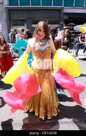 La città di New York, Stati Uniti d'America: 19 maggio 2012 i partecipanti durante il New York Dance Parade il 19 maggio 2012 in New York City, NY USA Foto Stock