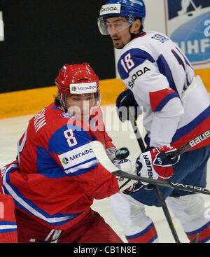 La Slovacchia è Miroslav satana, a destra e in Russia Alexander Ovechkin nella foto durante la loro IIHF Hockey su Ghiaccio Campionati del mondo partita finale di Helsinki, Finlandia, domenica 20 maggio, 2012. Russia batte la Slovacchia 6-2 in finale per vincere medaglie d'oro. (CTK foto/Michal Dolezal) Foto Stock