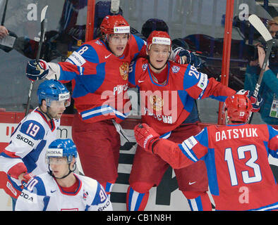 Da sinistra a destra della Slovacchia Tomas Starosta, Tomas Tatar e della Russia a Alexander Ovechkin, Alexander Syomin e Pavel Datsyuk nella foto durante la loro IIHF Hockey su Ghiaccio Campionati del mondo partita finale di Helsinki, Finlandia, domenica 20 maggio, 2012. Russia batte la Slovacchia 6-2 in finale per vincere il g Foto Stock