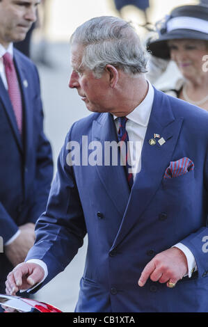 21 maggio 2012 - Toronto, Ontario, Canada - Il principe Carlo e sua moglie Camilla, duchessa di Cornovaglia hanno dato dei calci a fuori la gamba di Ontario del loro tour canadese. (Credito Immagine: © Igor Vidyashev/ZUMAPRESS.com) Foto Stock