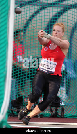 Martello tedesco thrower Betty Heidler mostrato durante il Golden Spike Athletic riunione del 24 maggio 2012. Betty Heidler finito prima. (CTK foto/Petr Sznapka) Foto Stock
