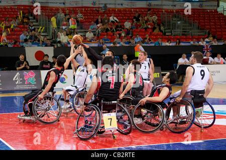 26.05.2012 Manchester, Inghilterra. La Germania e il Giappone in azione durante il basket in carrozzella a BT Paralympic World Cup da Sportscity. La Germania batte il Giappone 63-49 grazie ad un 18-punto prestazioni da Andre Bienek Foto Stock