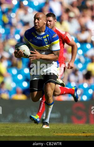 26.05.2012 Manchester, Inghilterra. Warrington lupi v Widnes Vikings. Warrington Lupi di Matty Blythe in azione durante la Stobart Super League Rugby Magic Weekend dall'Etihad Stadium Foto Stock