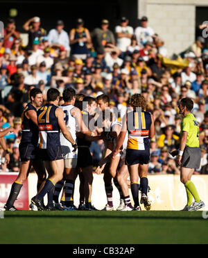 27.05.2012 Subiaco, Australia. Fremantle v West Coast Eagles. Modera flare durante il Western Derby giocato a Patersons Stadium. Foto Stock