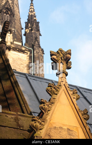 Un close-up del gotico dettagli architettonici della chiesa di Santo Stefano con San Giovanni, Westminster, London Foto Stock