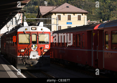 Swiss Bernina Express a Tirano stazione ferroviaria, Italia. Foto Stock