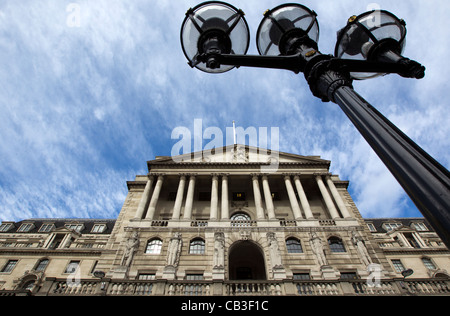 Una vista generale della parte esterna della banca di Inghilterra a Londra 2011 Foto Stock