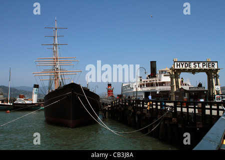 San Francisco - Hyde Street Pier - parte dell'autostrada 101. Prima il Golden Gate Bridge è stata costruita era solo un modo di guidare Foto Stock