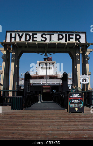 San Francisco - Hyde Street Pier - parte dell'autostrada 101. Prima il Golden Gate Bridge è stata costruita era solo un modo di guidare Foto Stock