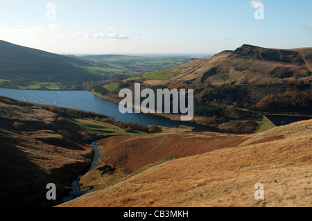 Lago artificiale di Dove Stone da Ashway Moss, Saddleworth, distretto di Oldham, Greater Manchester, Inghilterra, Regno Unito Foto Stock