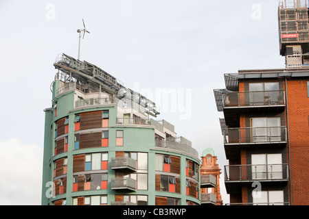 Il verde è un edificio a uso misto accanto allo sviluppo per la stazione ferroviaria di Oxford Road in Manchester. Esso contiene 32 appartamenti con tripl Foto Stock