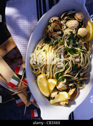 Spaghetti con Salsa di cozze (Spaghetti alle vongole) Foto Stock