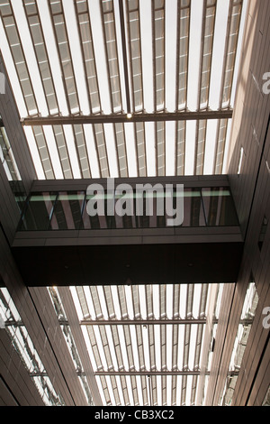 La Alan Turing edificio, chiamato dopo il mathemetician, è un verde costruire i lavori per la costruzione di un campus della Università di Manchester. Ho Foto Stock