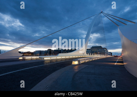 Samuel Beckett Bridge, progettato da Calatrava, Dublino, Irlanda Foto Stock