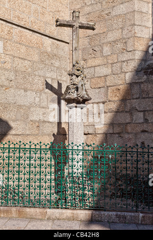 Nossa Senhora da Guia Croce di pietra a Guimaraes, Portogallo. Foto Stock