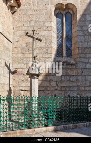 Nossa Senhora da Guia Croce di pietra a Guimaraes, Portogallo. Foto Stock