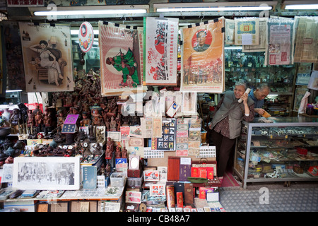 Cina, Hong Kong, Hollywood Road, negozio di antiquariato Display in Cat Street Foto Stock