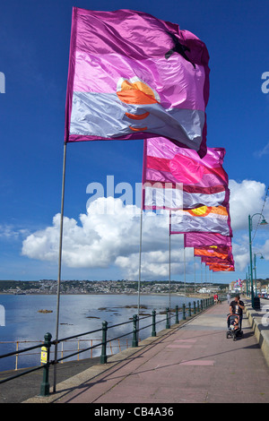 Bandiere di seta sul lungomare di Penzance, Cornwall,South West England, UK, Regno Unito, GB Gran Bretagna, Isole britanniche, Foto Stock