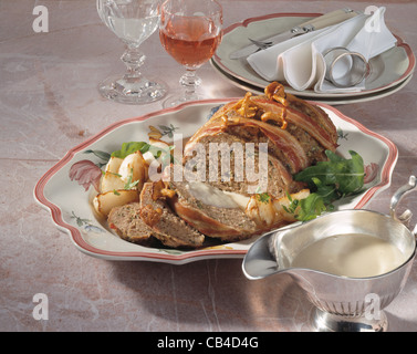 Mincedmeatroast piccante con verdura di rape Foto Stock