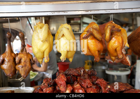 Siu mei arrosti appeso in una finestra da asporto kowloon hong kong cina Foto Stock