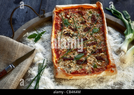 Pizza e rabboccato con ricotta e Gartenkraeuter Foto Stock