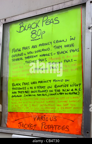 Nero caldo piselli stallo a seppellire Market Foto Stock