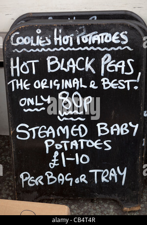 Nero caldo piselli stallo a seppellire Market Foto Stock