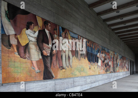 Murale socialista a Berlino, Germania. Foto Stock