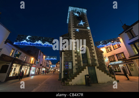 Le luci di Natale in Keswick, Lake District Cumbria Inghilterra England Regno Unito Foto Stock