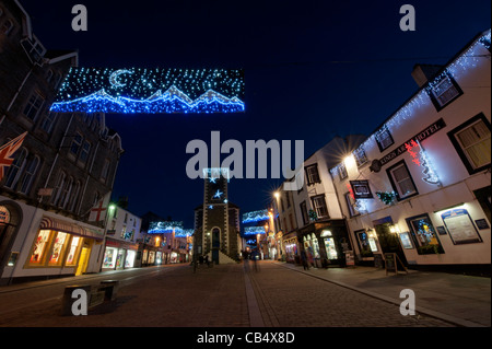 Le luci di Natale in Keswick, Lake District Cumbria Inghilterra England Regno Unito Foto Stock