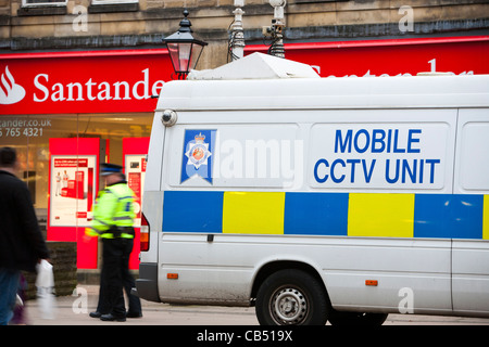 Un mobile TVCC van a Burnley, Lancashire, Regno Unito. Foto Stock